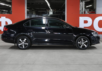 Подержанный автомобиль Volkswagen Jetta Sedan 2016 года (4 фото)