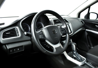 Подержанный автомобиль Suzuki SX4 Hatchback 2018 года (9 фото)