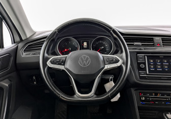 Подержанный автомобиль Volkswagen Tiguan 2021 года (21 фото)