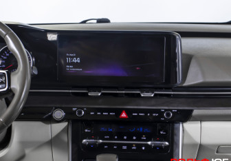 Подержанный автомобиль Kia Carnival 2020 года (15 фото)