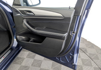 Подержанный автомобиль BMW X4 2019 года (26 фото)