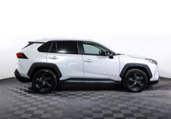 Подержанный автомобиль Toyota RAV4 2023 года (4 фото)