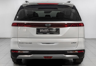 Подержанный автомобиль Kia Carnival 2021 года (6 фото)