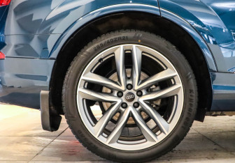 Подержанный автомобиль Audi Q7 2019 года (28 фото)