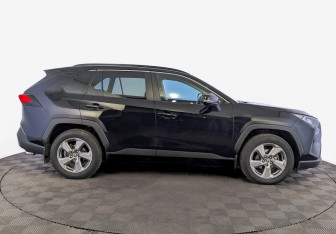Подержанный автомобиль Toyota RAV4 2020 года (4 фото)