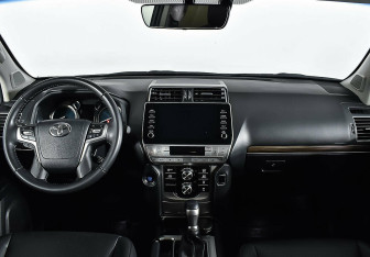Подержанный автомобиль Toyota Land Cruiser Prado 2020 года (10 фото)
