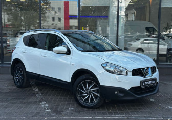 Подержанный автомобиль Nissan Qashqai 2012 года (3 фото)