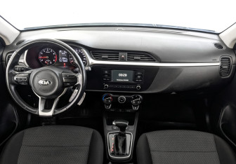 Подержанный автомобиль Kia Rio Hatchback 2021 года (13 фото)