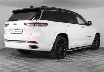 Подержанный автомобиль Jeep Grand Cherokee 2022 года (5 фото)