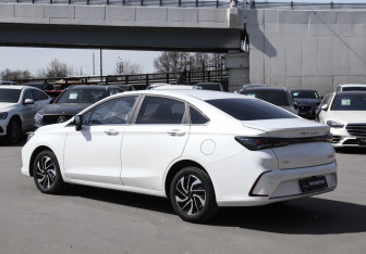 Подержанный автомобиль BAIC U5 Plus 2023 года (7 фото)