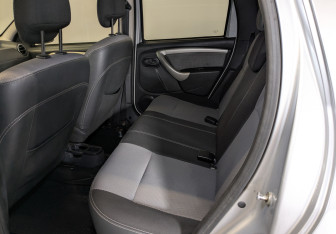 Подержанный автомобиль Renault Duster 2014 года (12 фото)