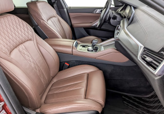 Подержанный автомобиль BMW X6 2021 года (25 фото)