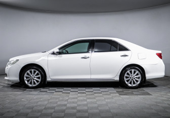 Подержанный автомобиль Toyota Camry Sedan 2013 года (8 фото)