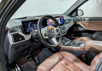 Подержанный автомобиль BMW X5 2023 года (16 фото)