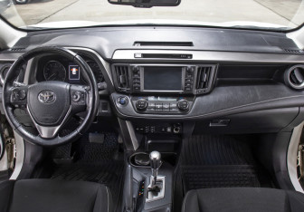 Подержанный автомобиль Toyota RAV4 2019 года (13 фото)