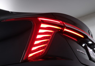 Подержанный автомобиль Hongqi H5 2024 года (24 фото)