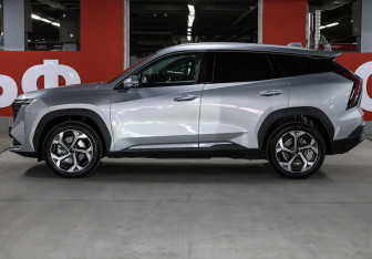 Подержанный автомобиль Geely Atlas 2024 года (8 фото)