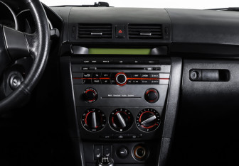 Подержанный автомобиль Mazda 3 Sedan 2007 года (13 фото)