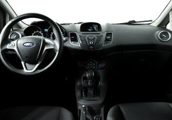 Подержанный автомобиль Ford Fiesta Hatchback 2016 года (8 фото)