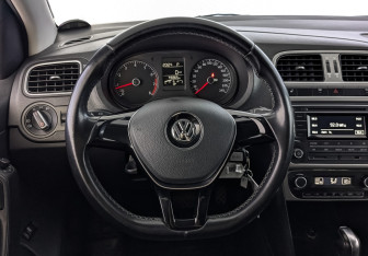 Подержанный автомобиль Volkswagen Polo Sedan 2016 года (22 фото)