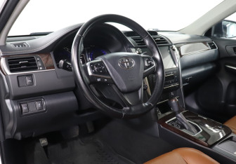 Подержанный автомобиль Toyota Camry Sedan 2017 года (13 фото)