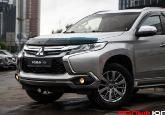 Подержанный автомобиль Mitsubishi Pajero Sport 2017 года (19 фото)