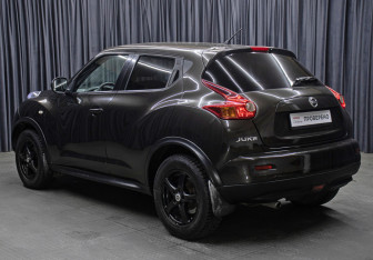 Подержанный автомобиль Nissan Juke 2012 года (7 фото)