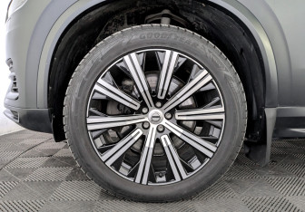 Подержанный автомобиль Volvo XC90 2021 года (20 фото)