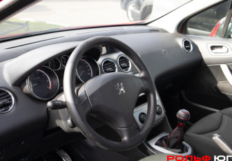 Подержанный автомобиль Peugeot 308 Hatchback 2010 года (10 фото)