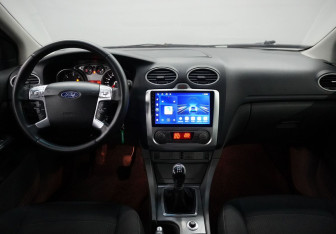 Подержанный автомобиль Ford Focus Hatchback 2010 года (11 фото)