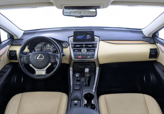 Подержанный автомобиль Lexus NX 2015 года (14 фото)