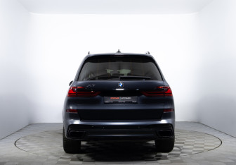 Подержанный автомобиль BMW X7 2020 года (5 фото)