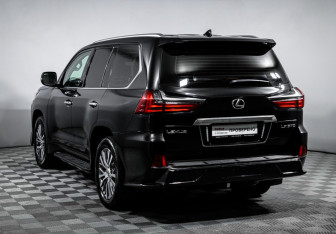 Подержанный автомобиль Lexus LX 2020 года (7 фото)