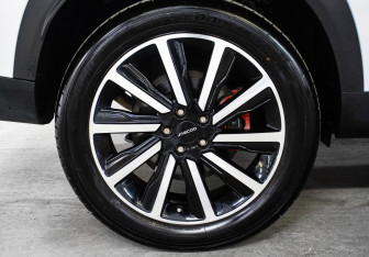 Подержанный автомобиль Jaecoo J7 2023 года (28 фото)