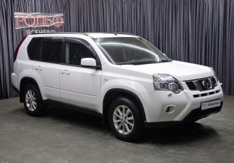 Подержанный автомобиль Nissan X-Trail 2014 года (3 фото)