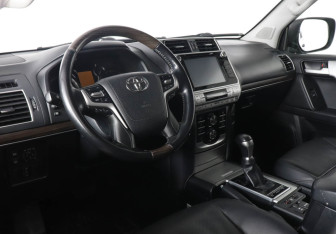 Подержанный автомобиль Toyota Land Cruiser Prado 2019 года (9 фото)