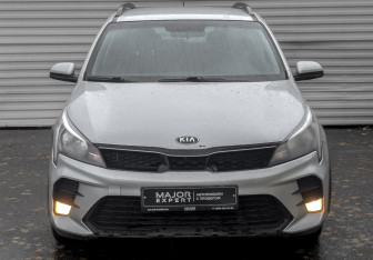 Подержанный автомобиль Kia Rio Hatchback 2021 года (2 фото)