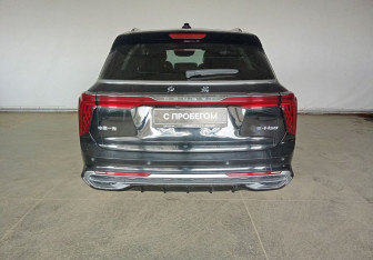 Подержанный автомобиль Hongqi E-HS9 2021 года (5 фото)
