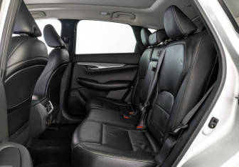 Подержанный автомобиль Infiniti QX50 2019 года (18 фото)