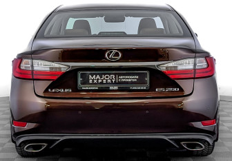 Подержанный автомобиль Lexus ES 2015 года (7 фото)