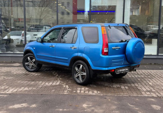 Подержанный автомобиль Honda CR-V 2004 года (6 фото)