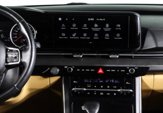 Подержанный автомобиль Kia Carnival 2020 года (15 фото)