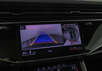 Подержанный автомобиль Audi Q8 2019 года (15 фото)