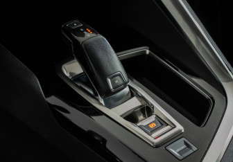 Подержанный автомобиль Peugeot 3008 2018 года (14 фото)