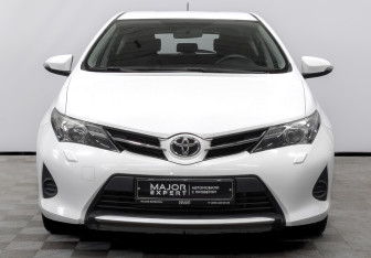 Подержанный автомобиль Toyota Auris Hatchback 2013 года (2 фото)