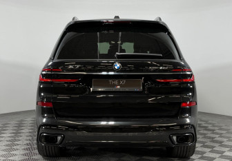 Новый BMW X7 2022 (4 фото)