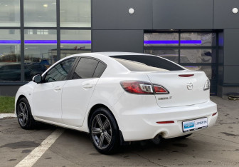 Подержанный автомобиль Mazda 3 Sedan 2012 года (7 фото)
