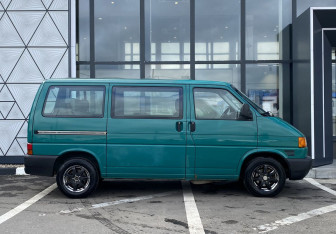 Подержанный автомобиль Volkswagen Transporter Minivan 2002 года (4 фото)
