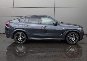 Подержанный автомобиль BMW X6 2021 года (4 фото)