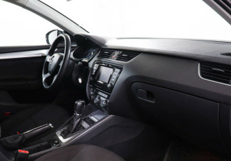 Подержанный автомобиль Skoda Octavia Wagon 2015 года (7 фото)